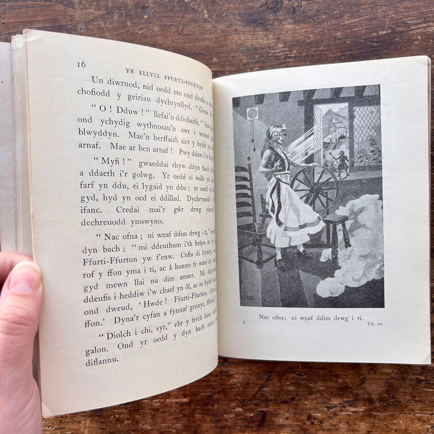 Saith Stori o'r Ffrangeg - Wedi eu Cyfieithu - Henry Lewis - 1929 (Preloved)