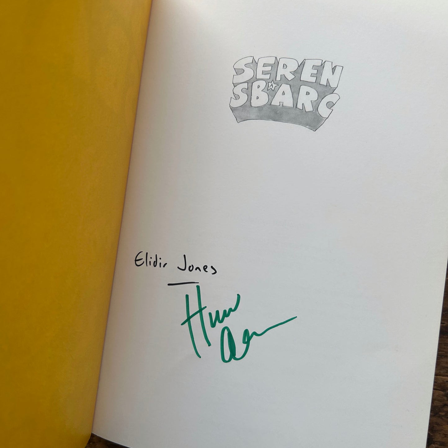 Seren a Sbarc - Yn Achub (cwpan) y Bydysawd - SIGNED (Preloved)