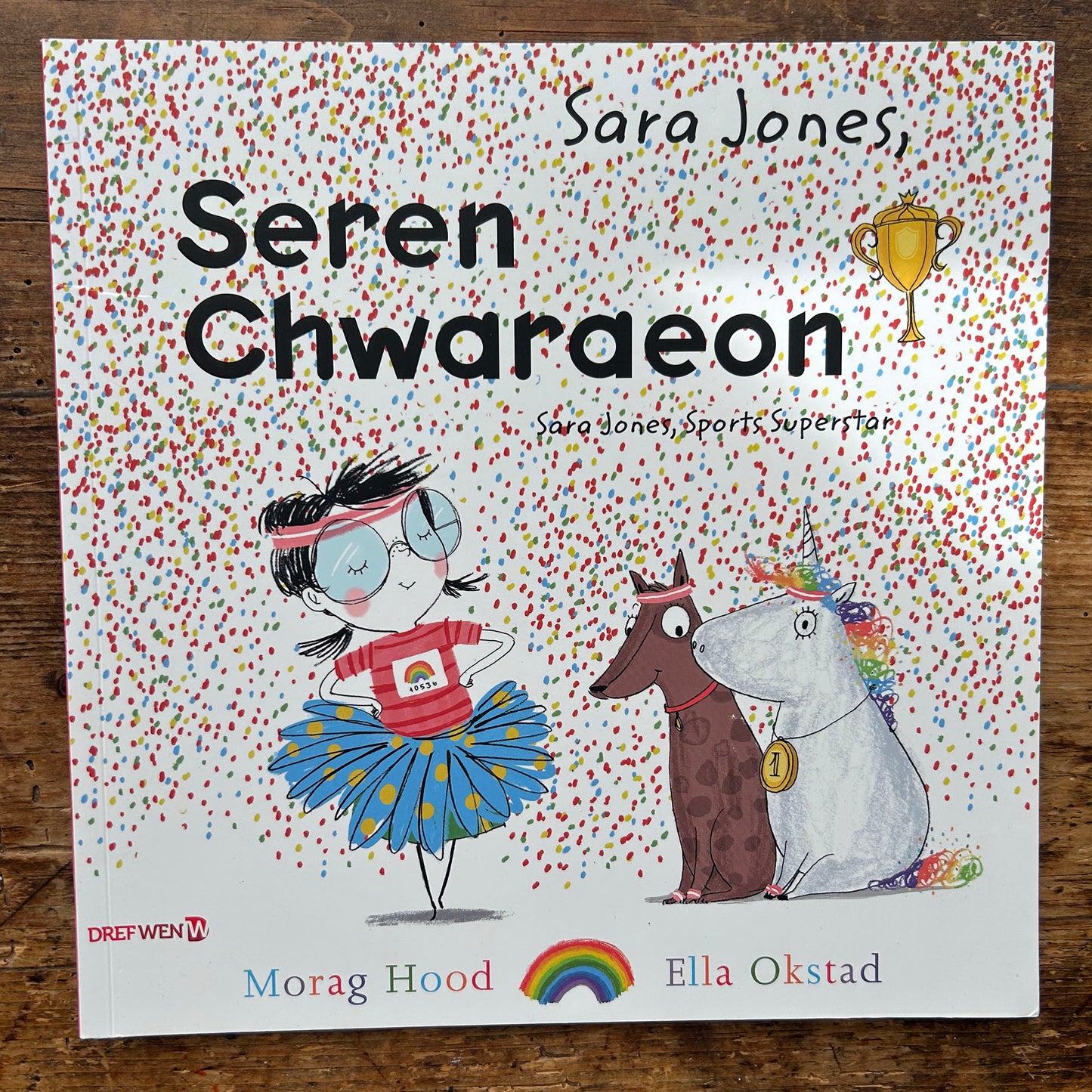 Seren Chwaraeon / Sara Jones - Morag Hood & Ella Okstad (Preloved)