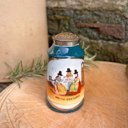 Jwg Cregyn - Gwisgoedd Cymreig - Parti Nyddu Cymru - Cofrodd Hynafol (Wedi'i Ail-law)