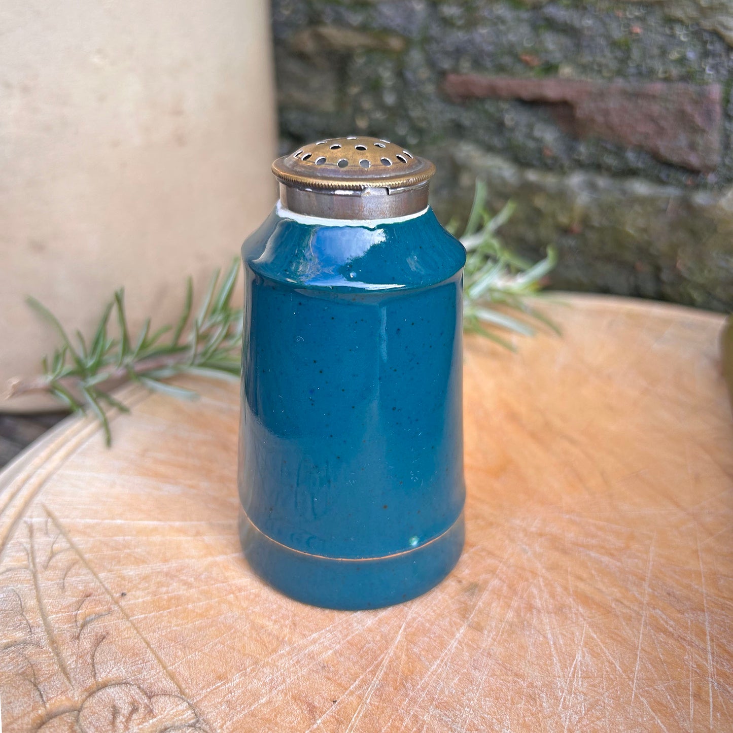 Jwg Cregyn - Gwisgoedd Cymreig - Parti Nyddu Cymru - Cofrodd Hynafol (Wedi'i Ail-law)