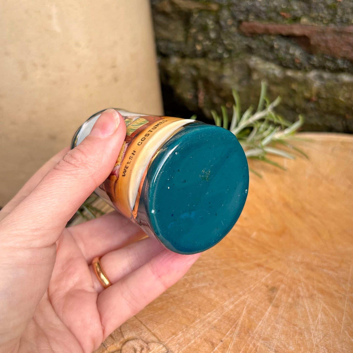 Jwg Cregyn - Gwisgoedd Cymreig - Parti Nyddu Cymru - Cofrodd Hynafol (Wedi'i Ail-law)