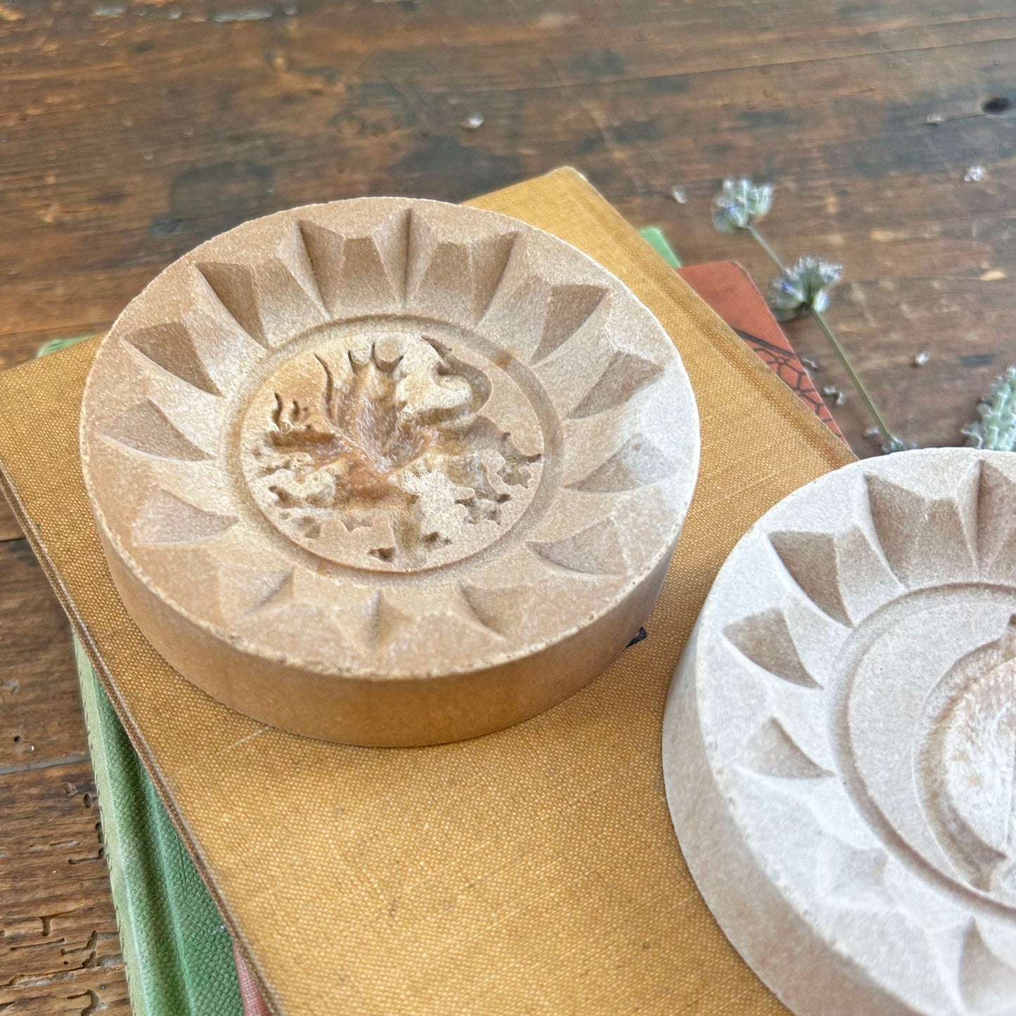 Shortbread Mini Molds - Vintage - Welsh Dragon & Harp (Preloved)