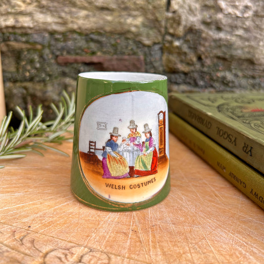 Jwg Cregyn - Gwisgoedd Cymreig - Parti Nyddu Cymru - Cofrodd Hynafol (Wedi'i Ail-law)