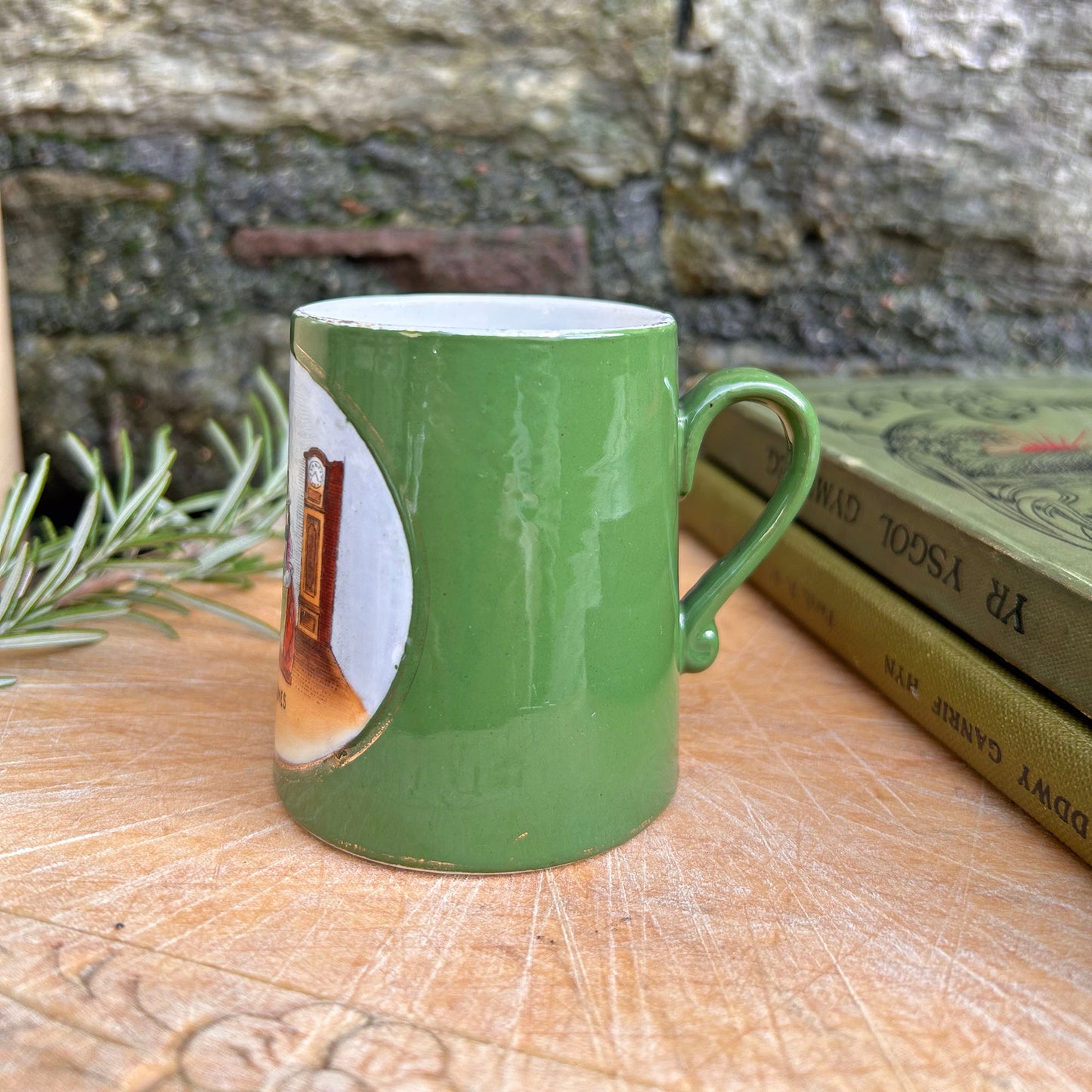 Jwg Cregyn - Gwisgoedd Cymreig - Parti Nyddu Cymru - Cofrodd Hynafol (Wedi'i Ail-law)