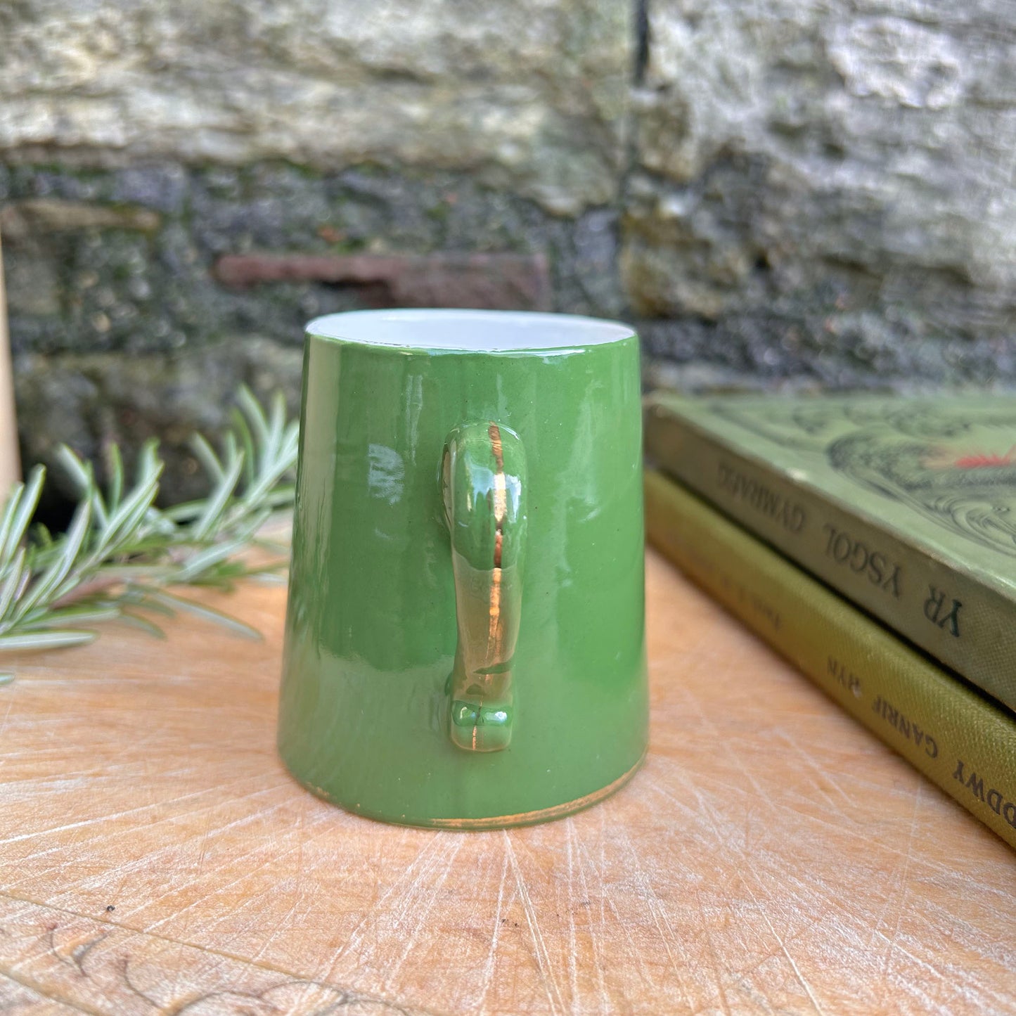 Jwg Cregyn - Gwisgoedd Cymreig - Parti Nyddu Cymru - Cofrodd Hynafol (Wedi'i Ail-law)