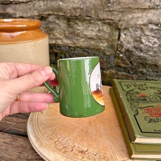 Jwg Cregyn - Gwisgoedd Cymreig - Parti Nyddu Cymru - Cofrodd Hynafol (Wedi'i Ail-law)