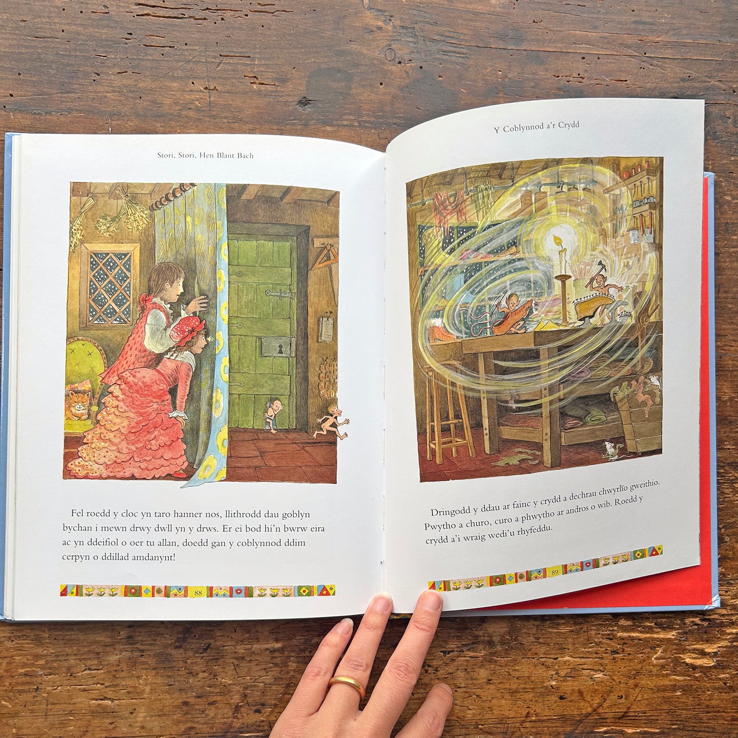 Stori, Stori, Hen Blant Bach - Fairytales in Welsh (Preloved)