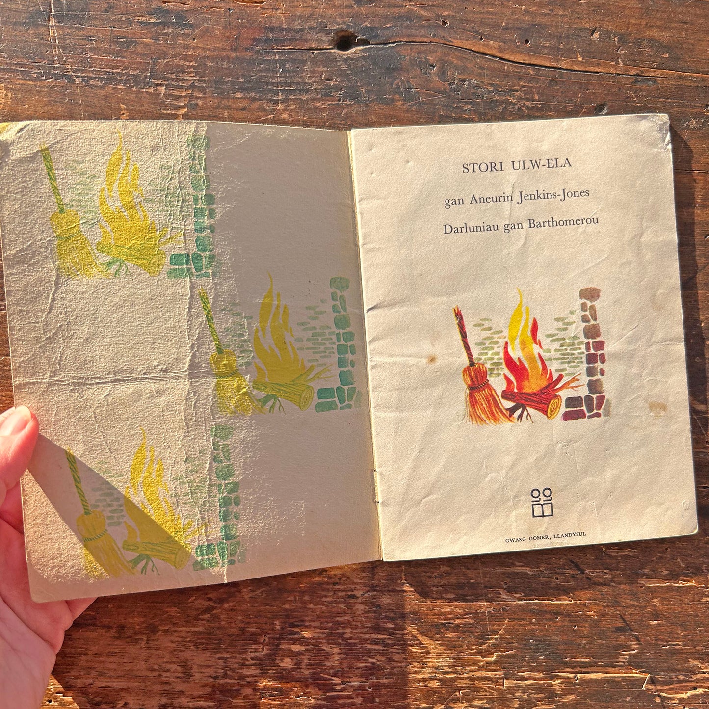 Stori Ulw-Ela - Vintage Welsh Book (Preloved)