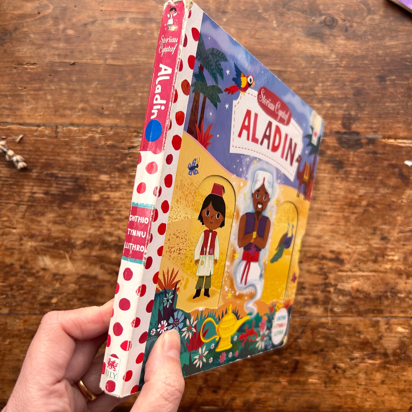 Storïau Cyntaf: Aladin / Aladdin - Push Pull Turn Book (Preloved)