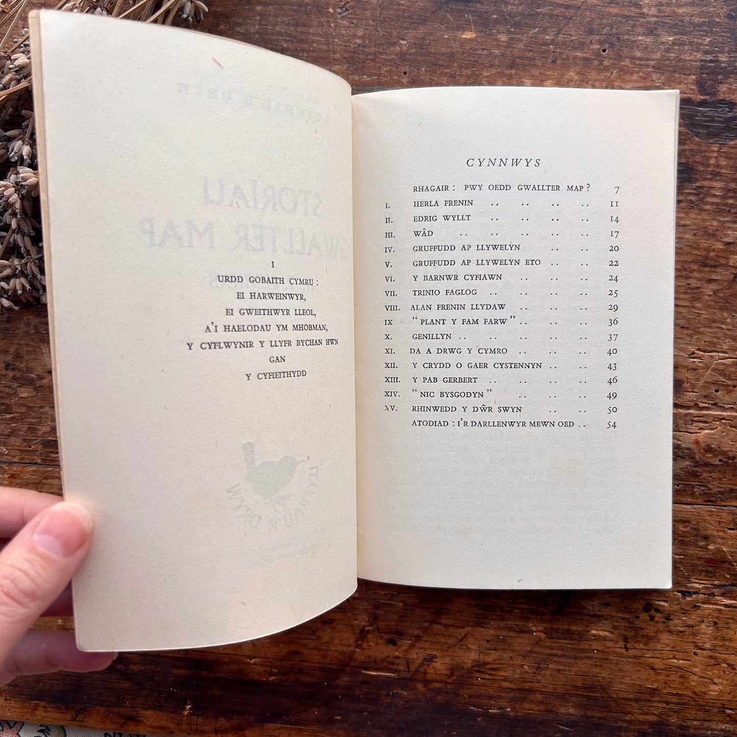 Storiau Gwallter Map / Walter Map - R. T. Jenkins - 1941 (Preloved)