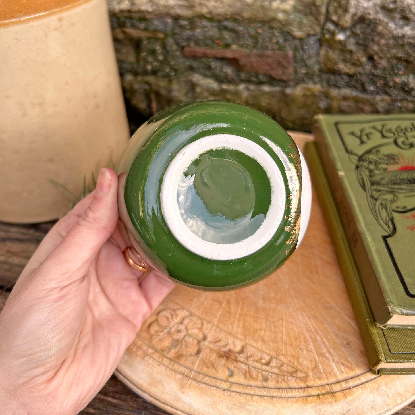 Jwg Cregyn - Gwisgoedd Cymreig - Parti Nyddu Cymru - Cofrodd Hynafol (Wedi'i Ail-law)