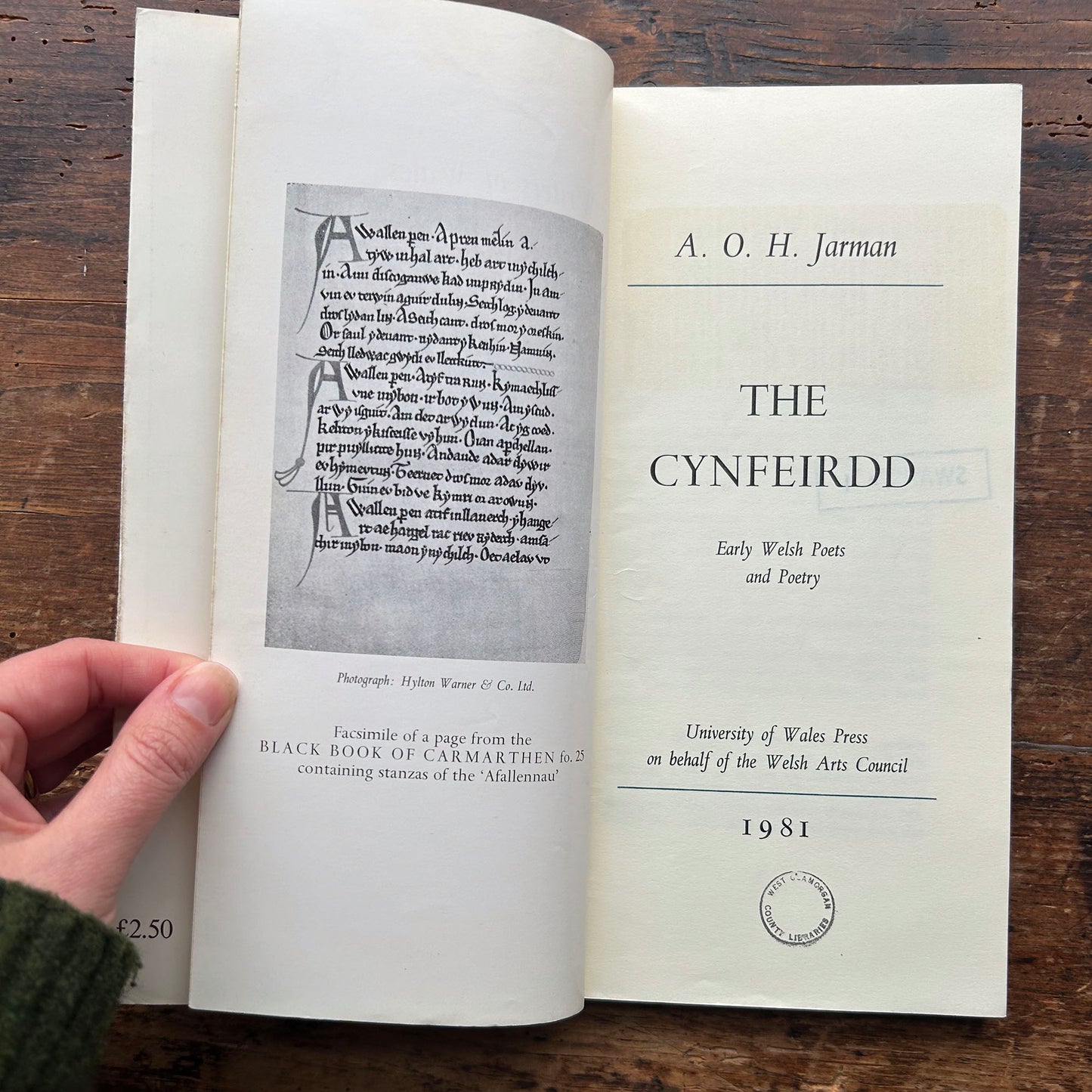 The Cynfeirdd - Early Welsh Poets and Poetry - Writers of Wales - 1981 (Preloved)