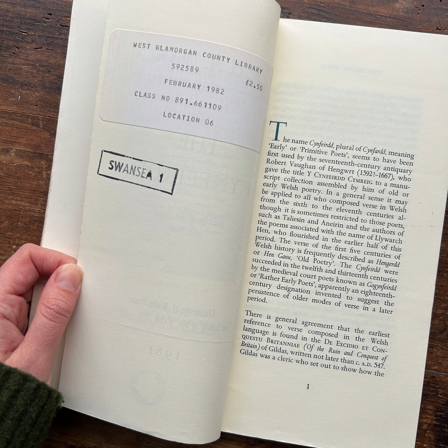 The Cynfeirdd - Early Welsh Poets and Poetry - Writers of Wales - 1981 (Preloved)