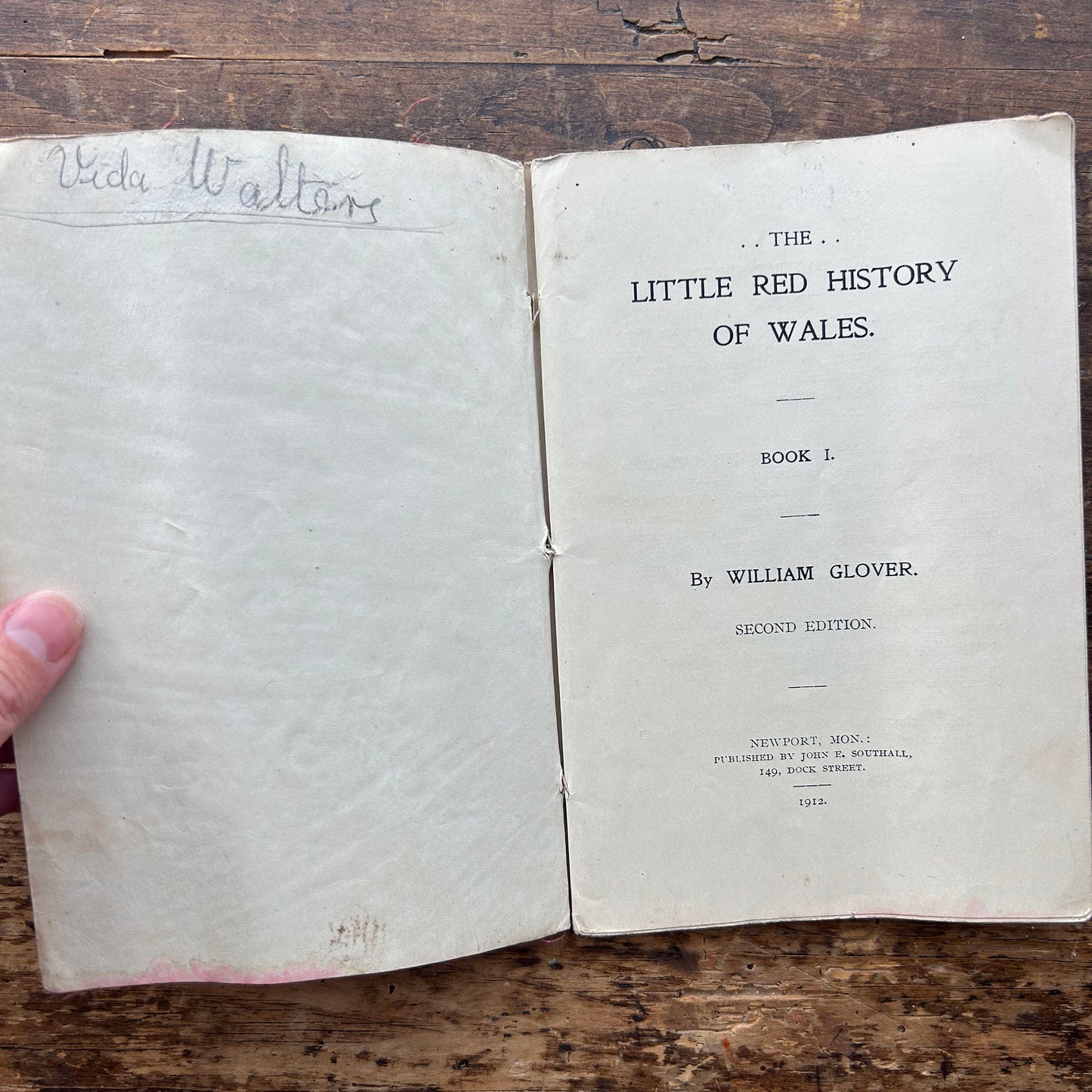 The Little Red History of Wales - William Glover - Book I - 1912 (Preloved)