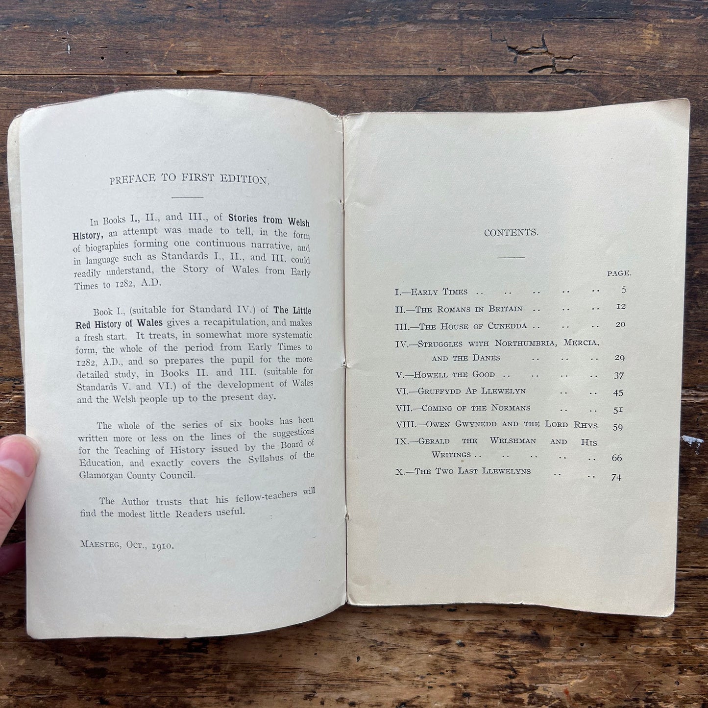 The Little Red History of Wales - William Glover - Book I - 1912 (Preloved)