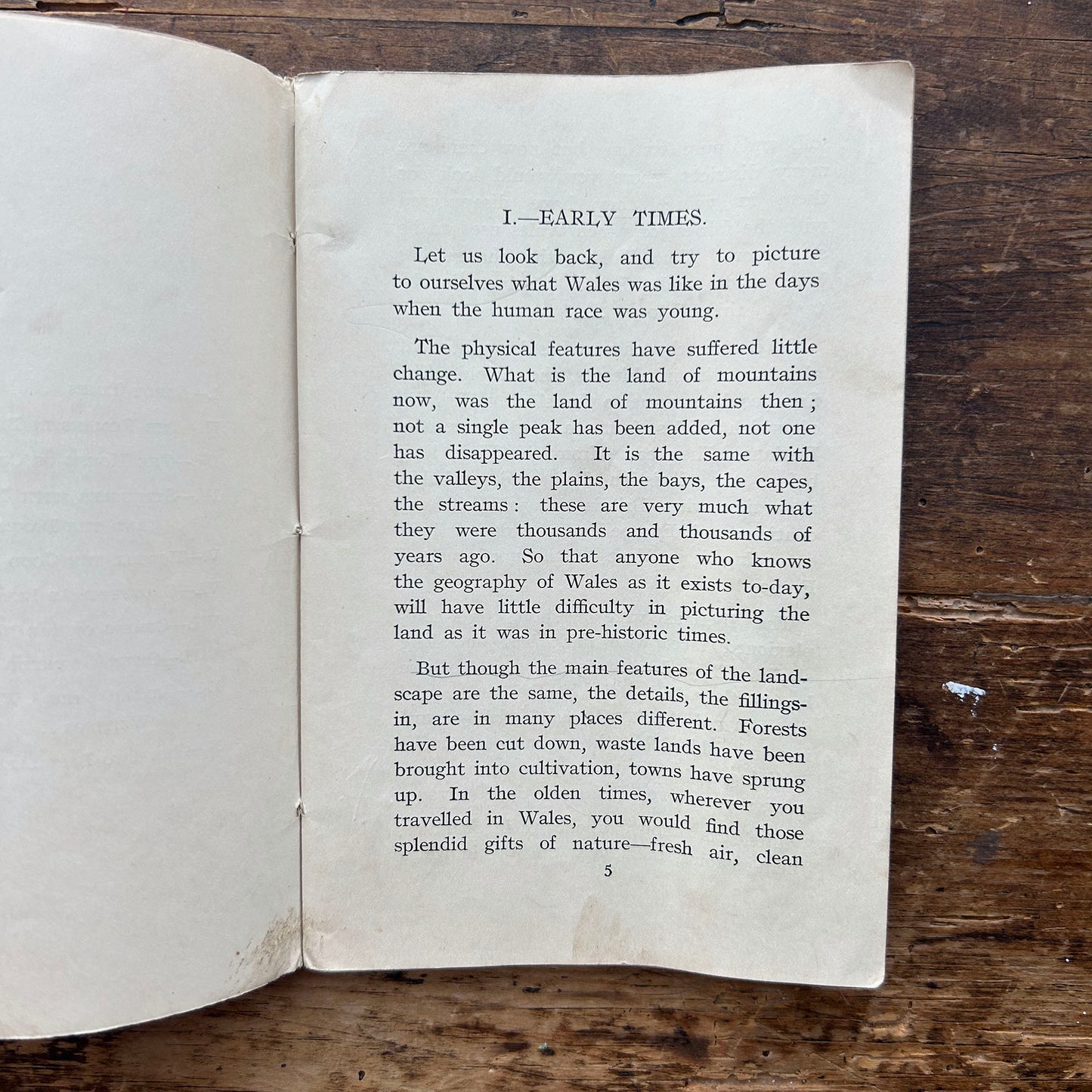 The Little Red History of Wales - William Glover - Book I - 1912 (Preloved)
