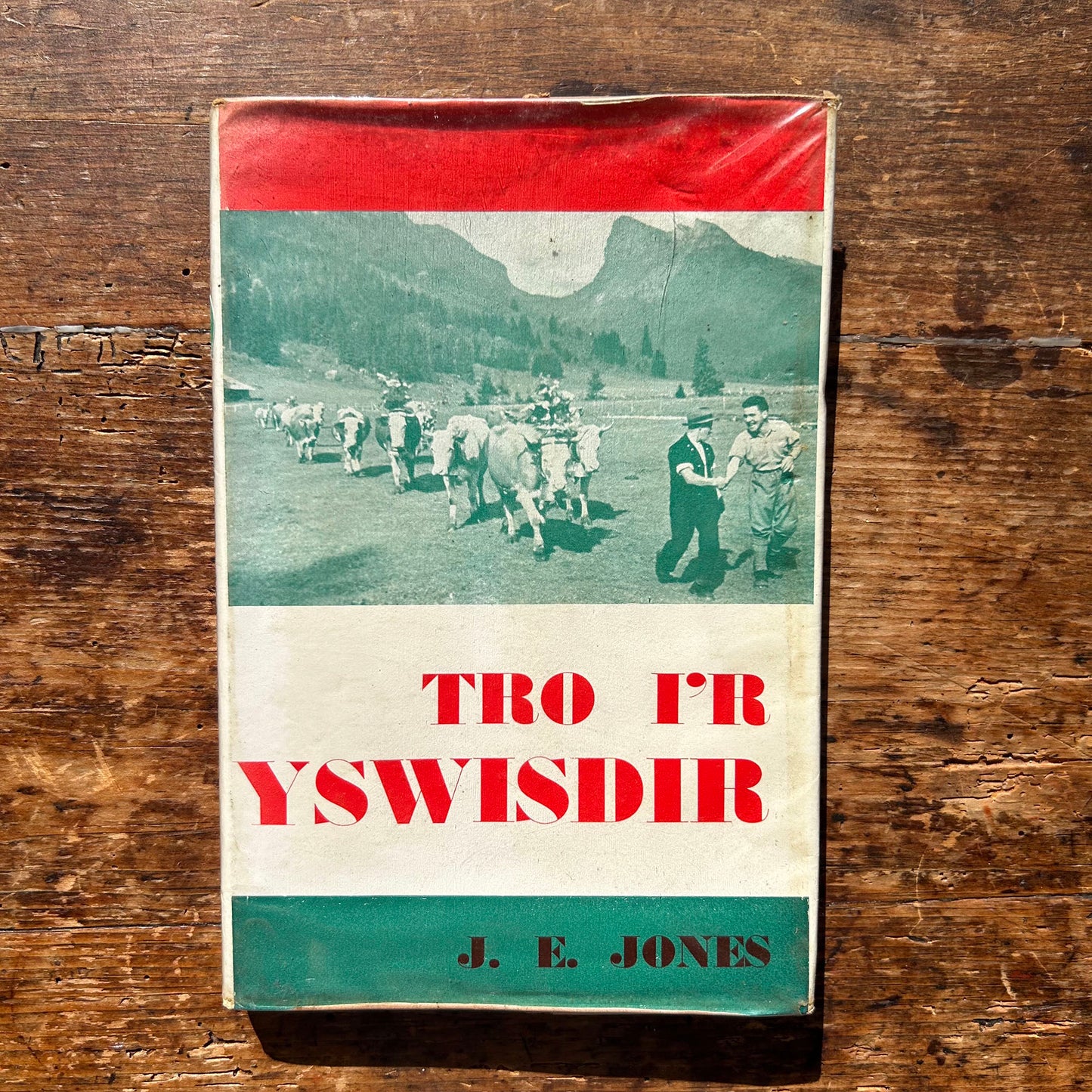 Tro I'r Yswisdir - J. E. Jones 1964 1st Edition (Preloved)