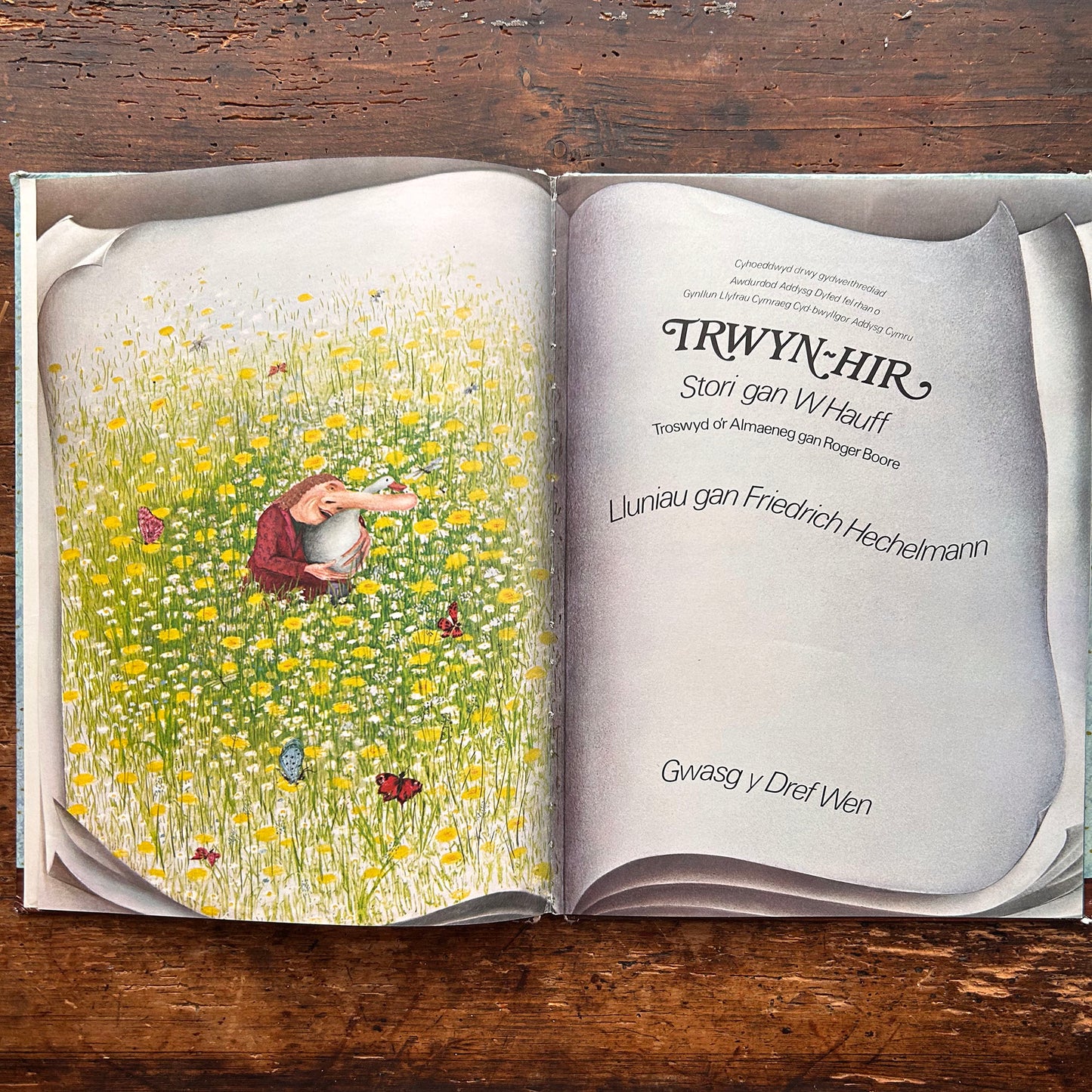 Trwyn Hir - W. Hauff, Friedrich Hechelmann & Roger Boore - 1975 (Preloved)