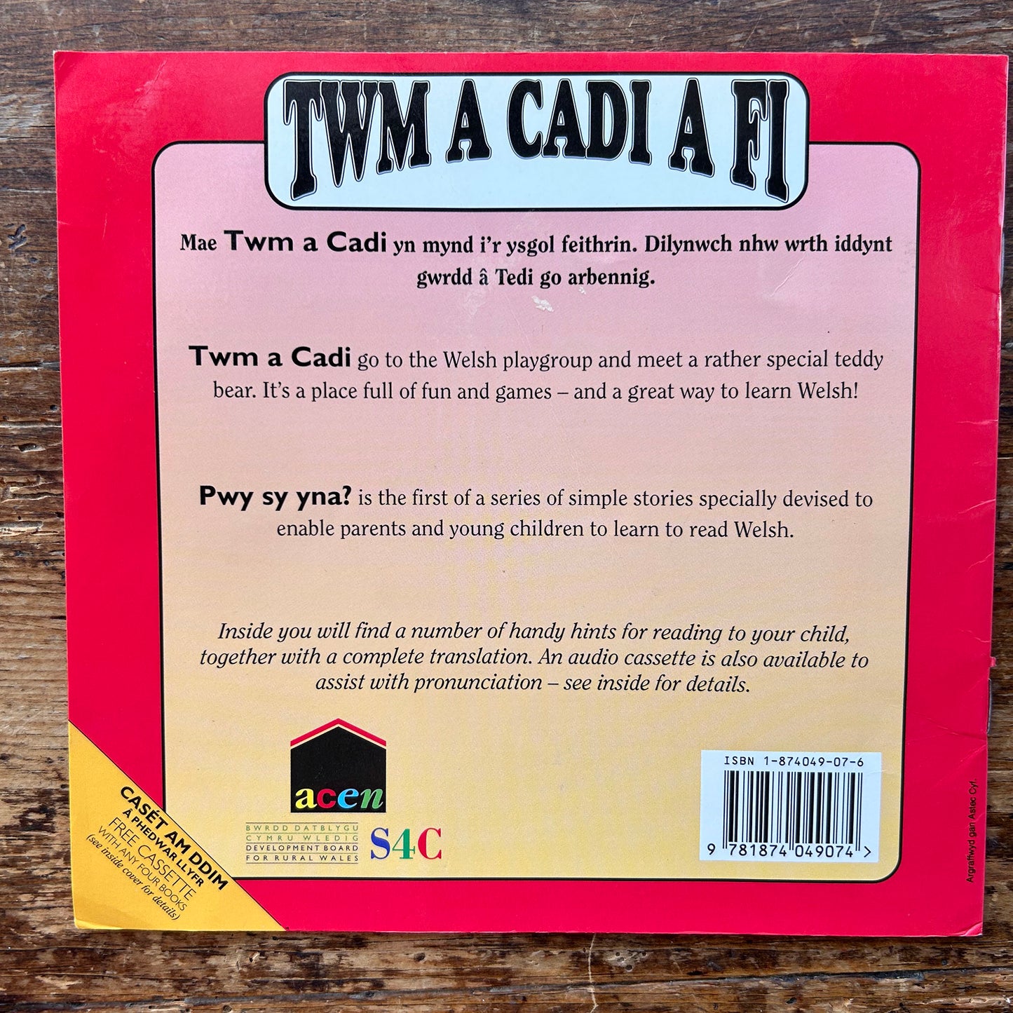 Twm A Cadi A Fi - Book: 1  Pwy Sy Yna - Anne Brooke / Sharon Martin 1993 (Preloved)