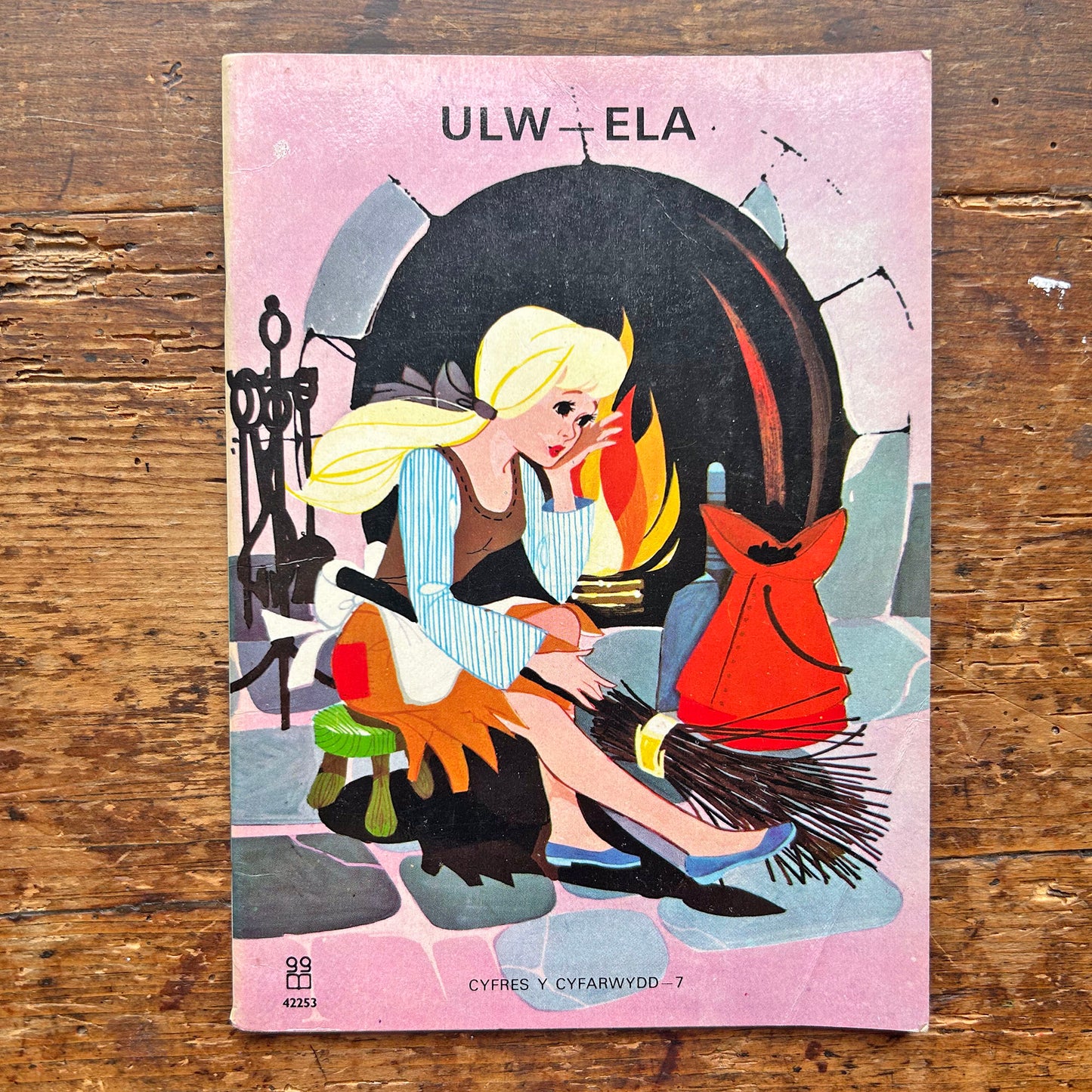 Ulw-Ela - Cinderella - Vintage Welsh Book (Preloved)