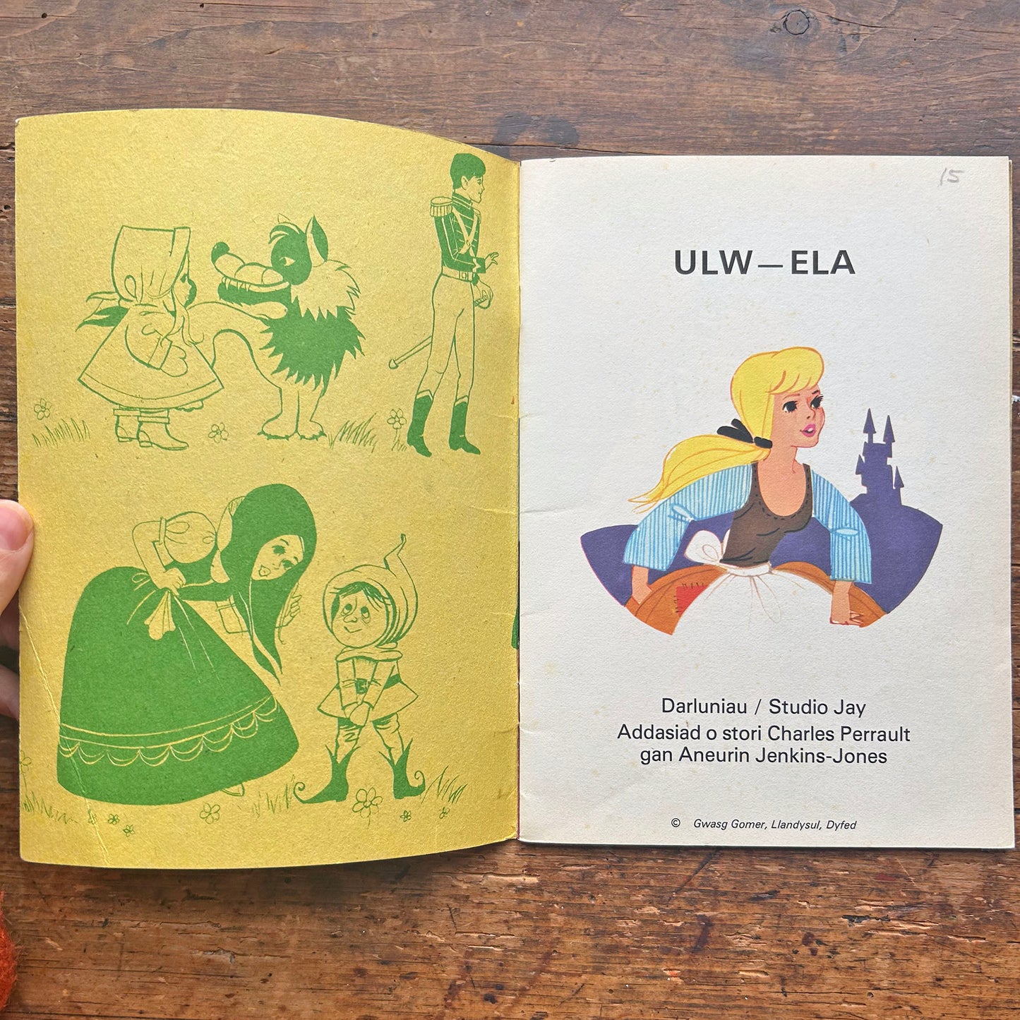 Ulw-Ela - Cinderella - Vintage Welsh Book (Preloved)