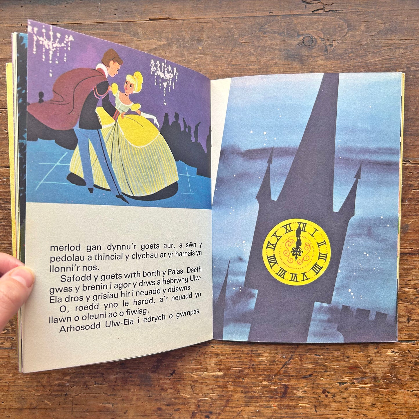 Ulw-Ela - Cinderella - Vintage Welsh Book (Preloved)