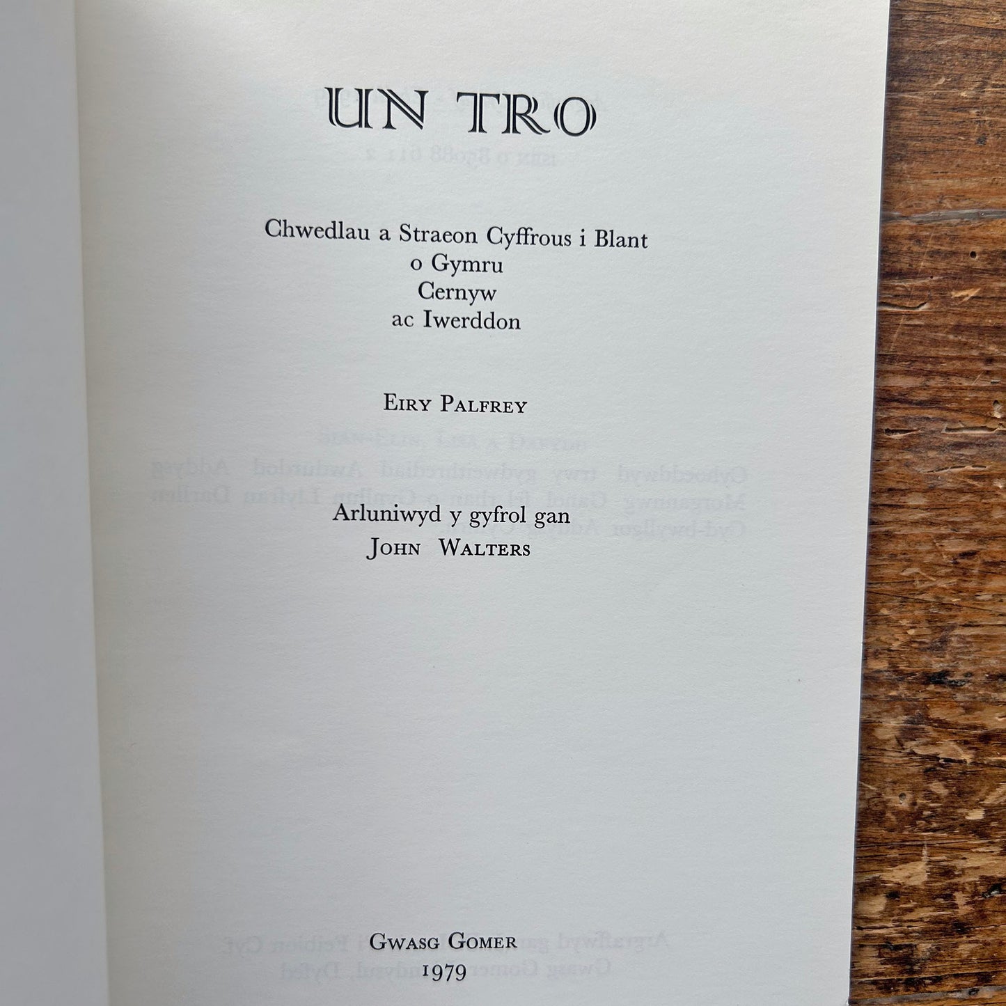 Un Tro - Eiry Palfrey - Chwedlau Celtaidd 1979 (Preloved)