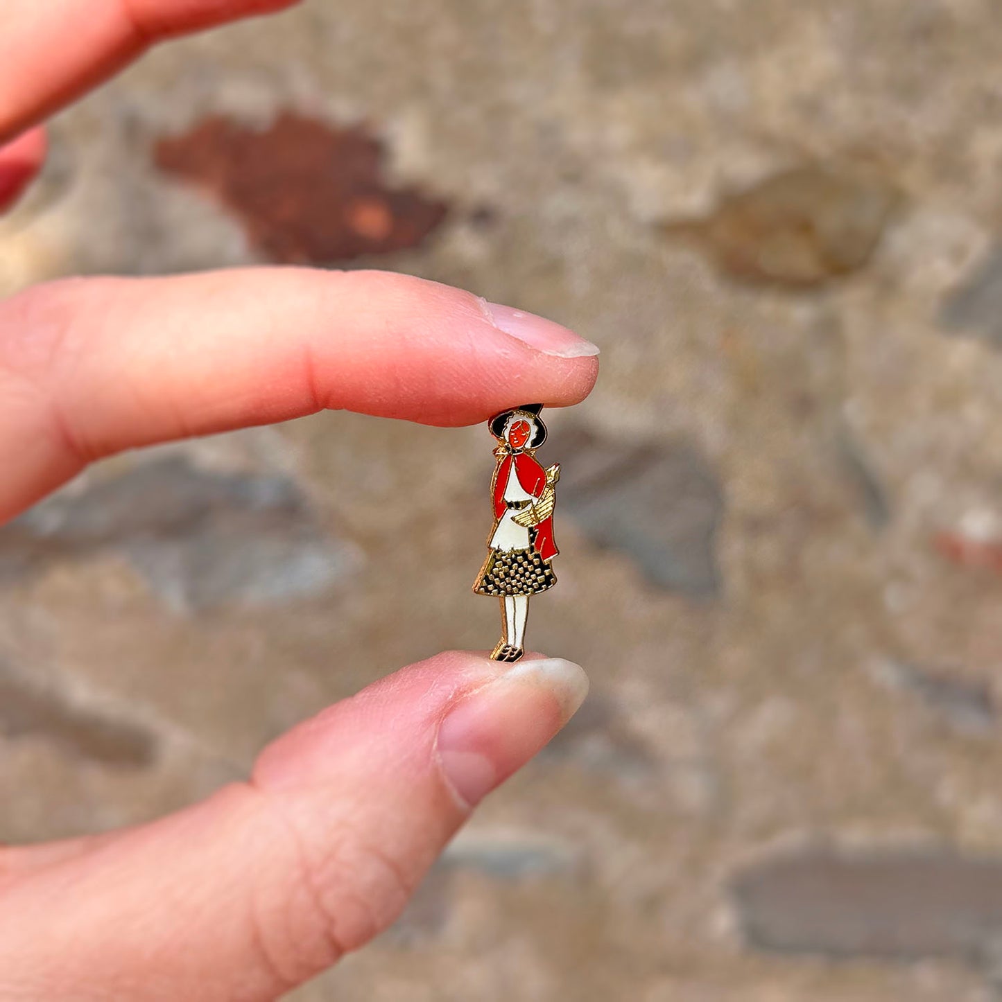Lapel Pin / Badge - Vintage - Welsh Lady (Preloved)