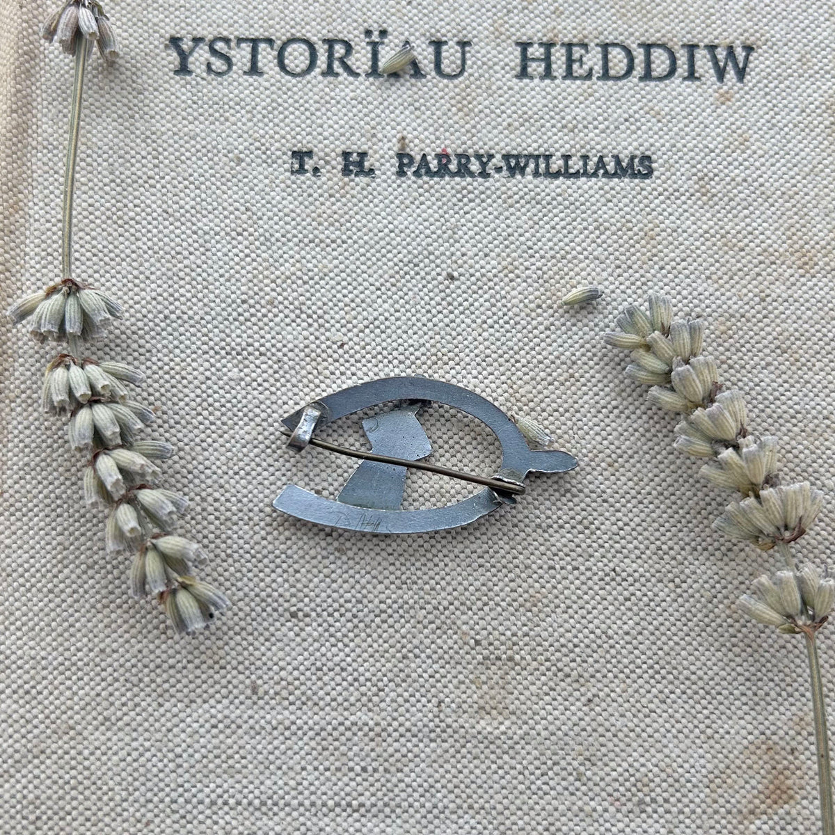 Vintage Brooch - Horseshoe / Wishbone - Welsh Lady (Preloved)