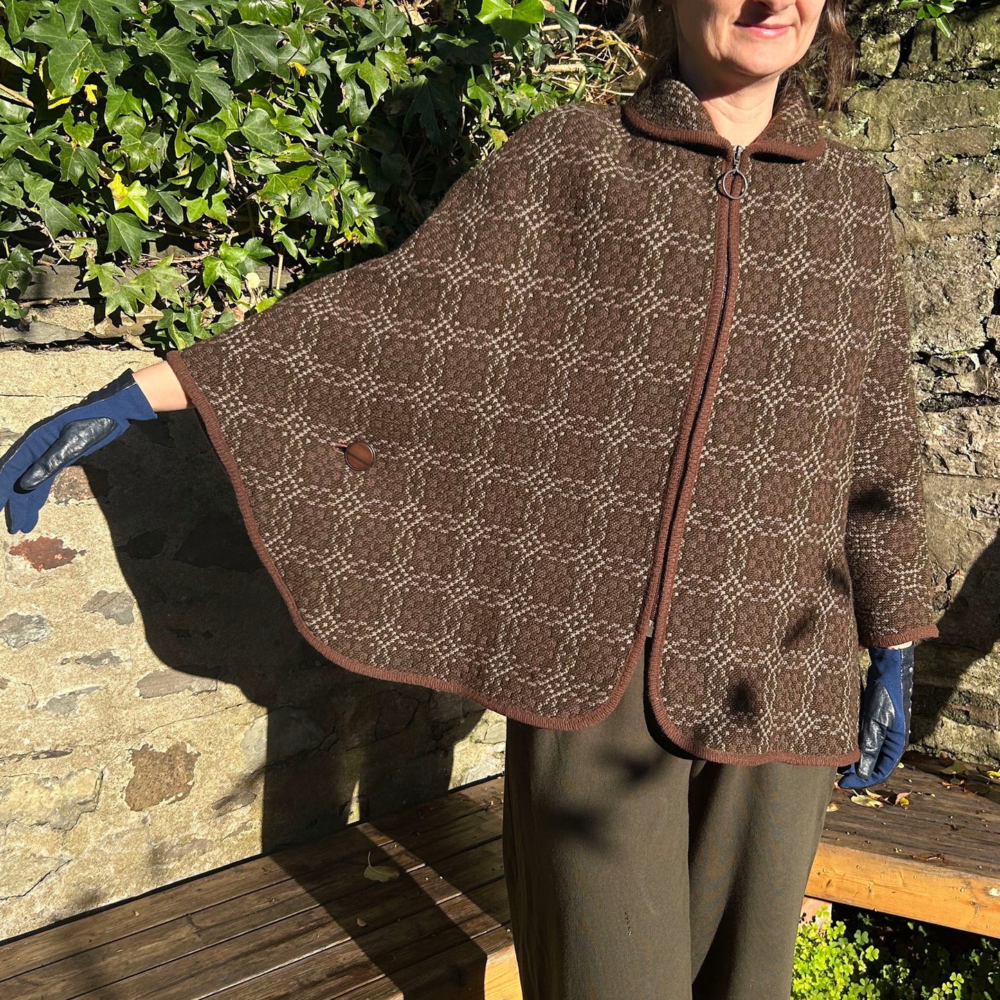 Vintage Cape Coat / Cloak Jacket - Welsh Tapestry - Wool - 1960s (Preloved)