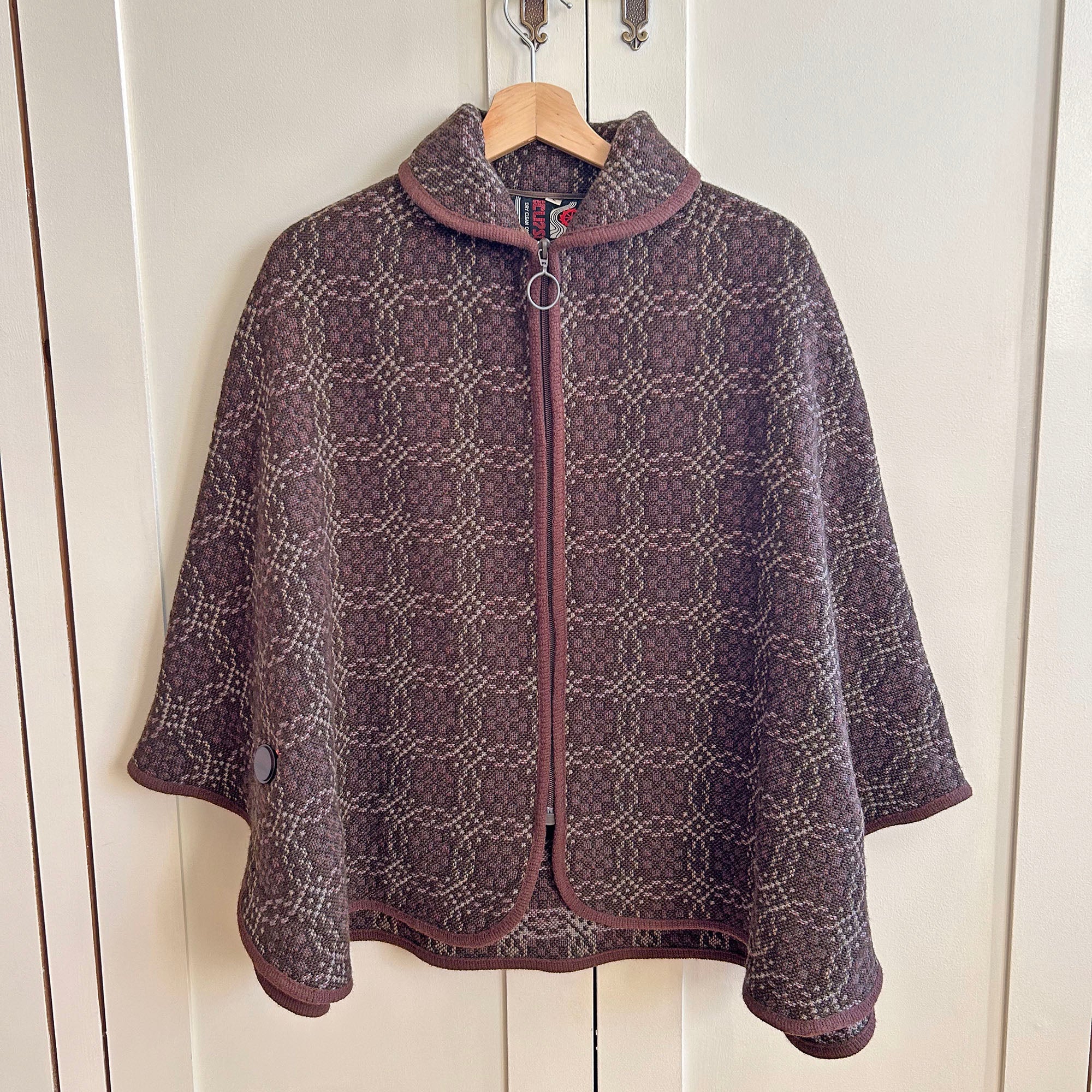 Vintage Cape Coat / Cloak Jacket - Welsh Tapestry - Wool - 1960s