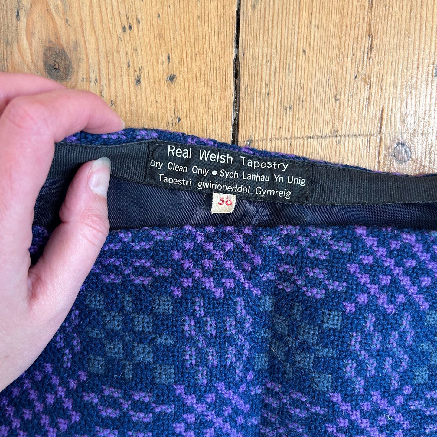 Vintage Mini Skirt - Welsh Tapestry - Wool - 1960s - XS (Preloved)