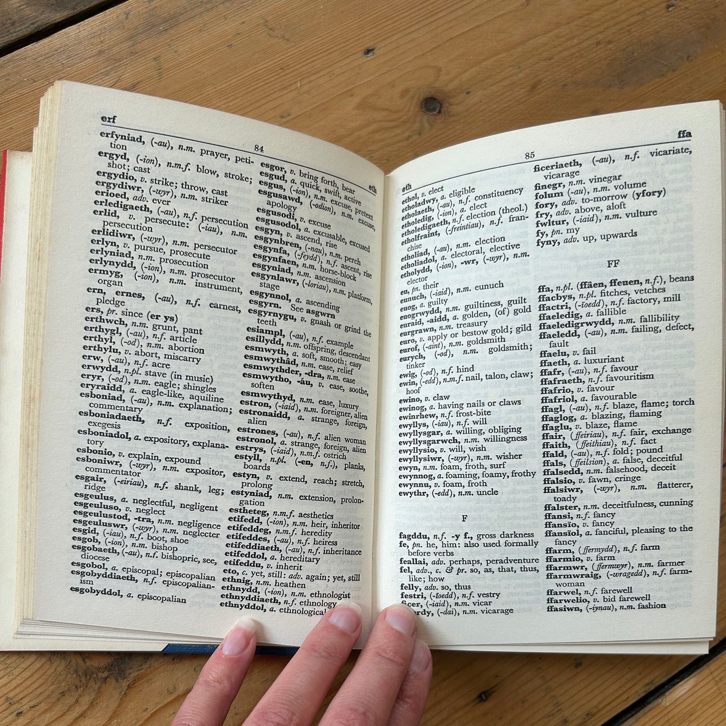 Dictionary - Vintage - Welsh / English - The Collins-Spural (Preloved)