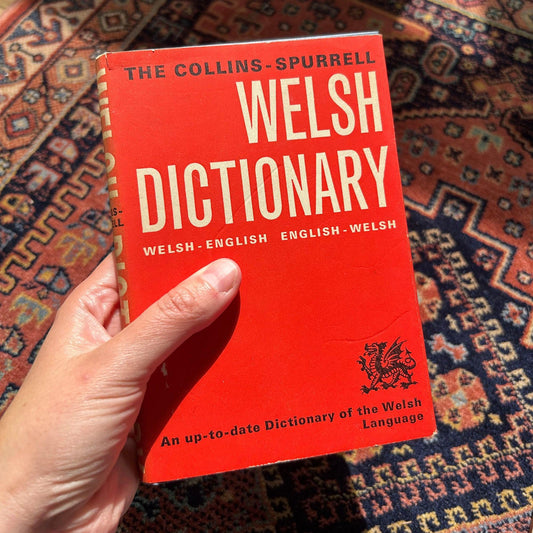 Geiriadur - Hen Ffasiwn - Cymraeg / Saesneg - The Collins-Spural (Wedi'i Garu ymlaen llaw)