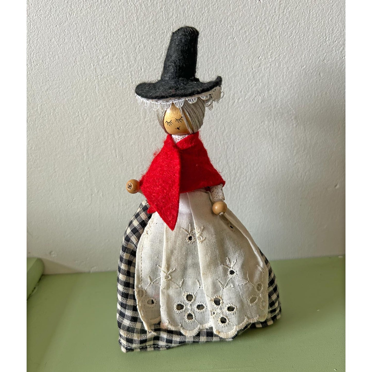 Wooden Doll / Ornament - Welsh Lady - Vintage / Antique