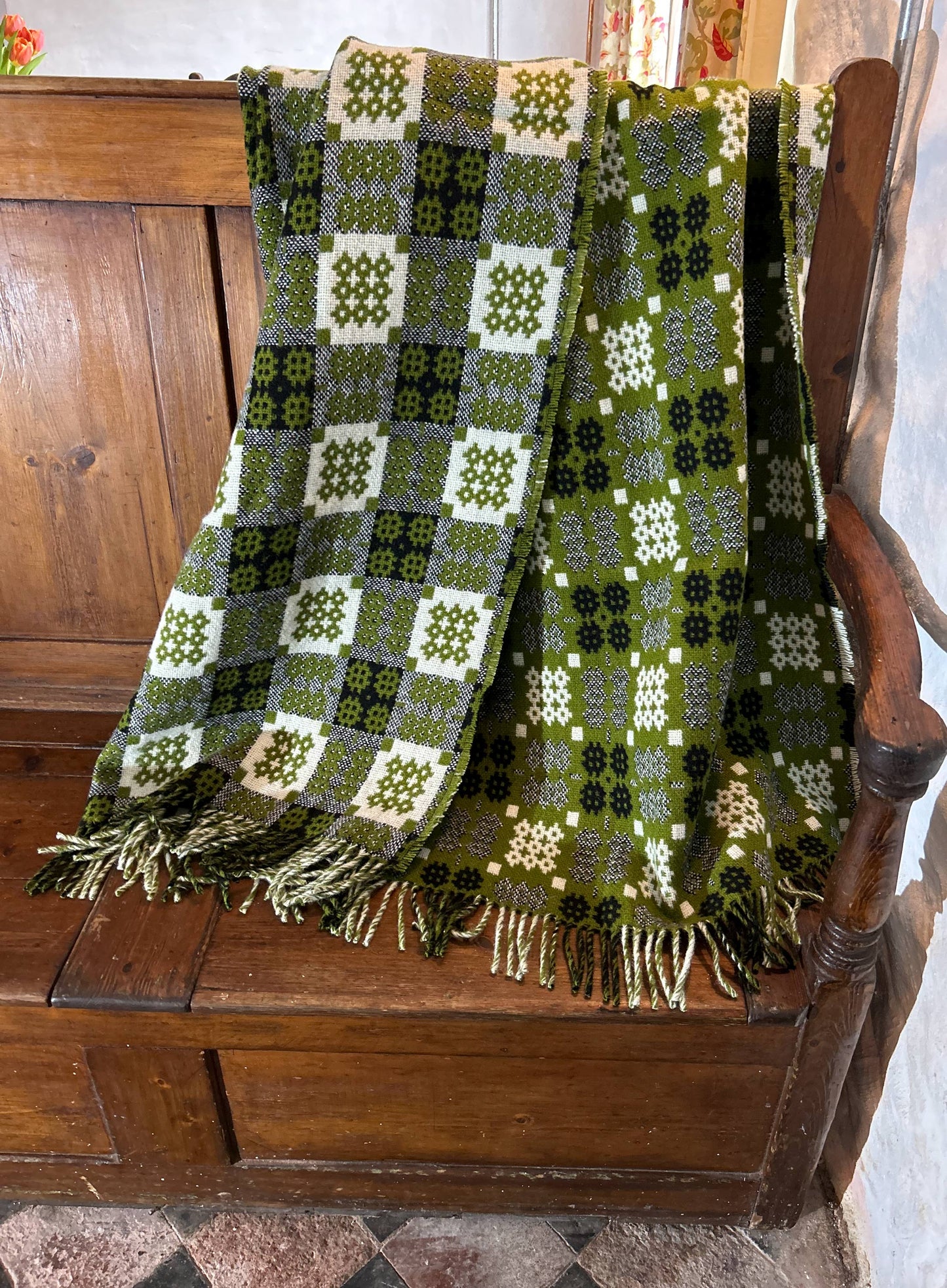 Throw / Blanket - Welsh Tapestry / Carthen Ysgafn - Caernarfon - 100% Wool - Grass Green