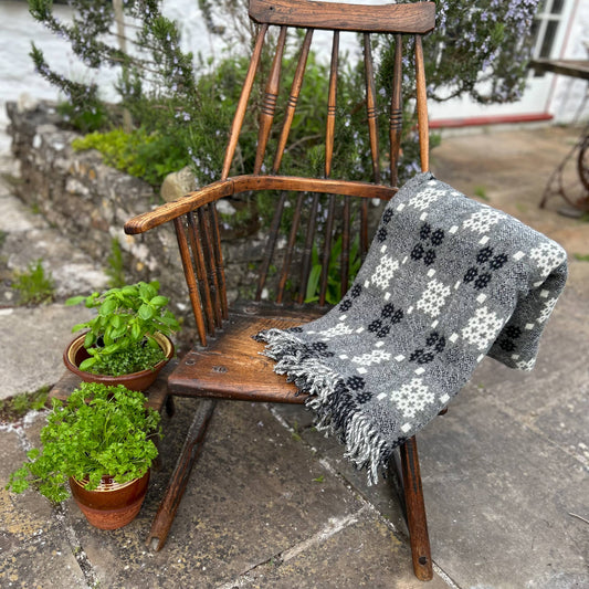 Throw / Blanket - Welsh Tapestry / Carthen Ysgafn - Caernarfon - 100% Wool - Dark Grey