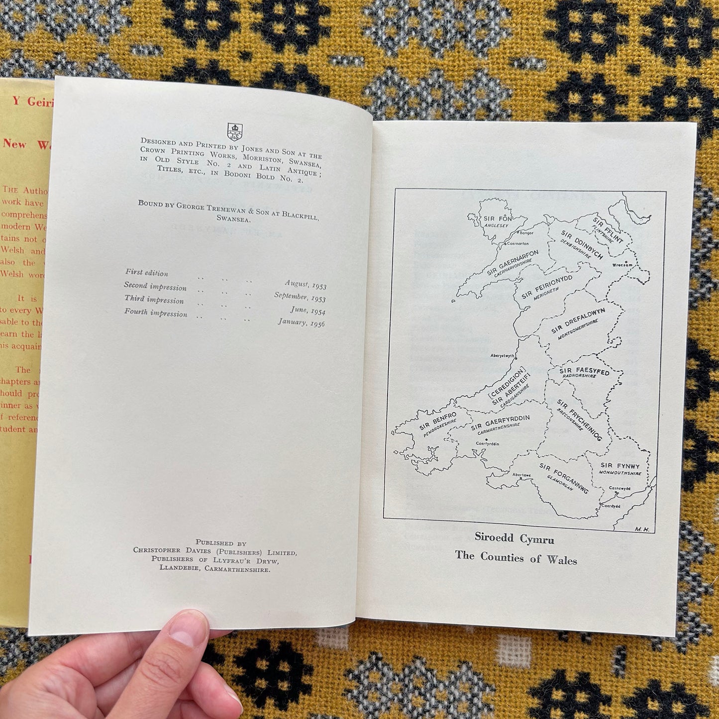 Y Geiriadur Newydd - Vintage Welsh English Dictionary - 1956 (Preloved)