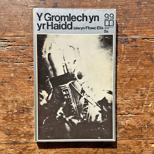 Y Gromlech yn yr Haidd - Islwyn Ffowc Elis - 1970 1st ed. (Preloved)
