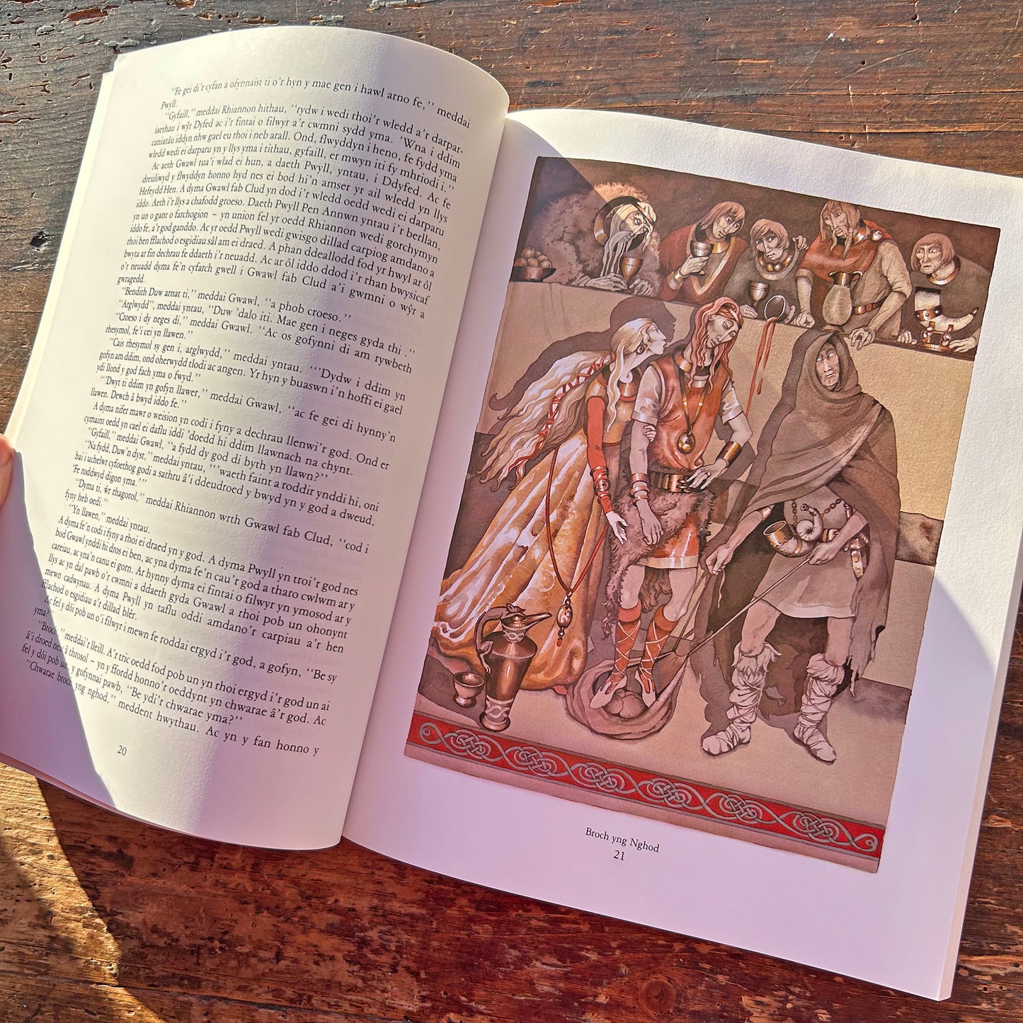 Y Mabinogi - Illustrated - Gwyn Thomas & Margaret Jones (Preloved)