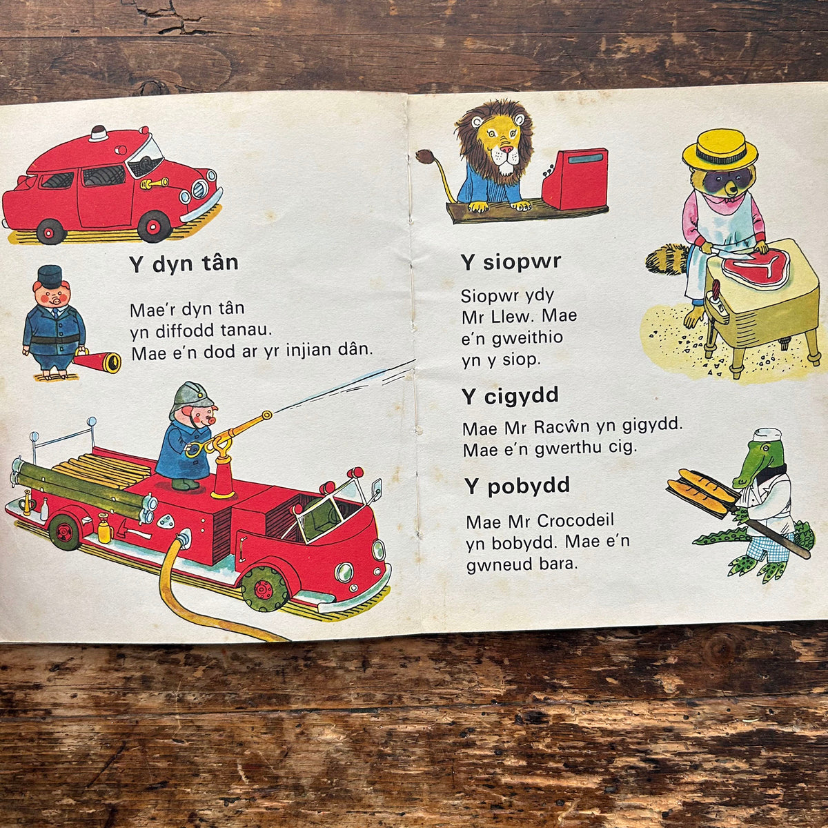 Yn y Gwaith - Scarry Geiriau Cymraeg - Richard Scarry (1976) (Preloved)