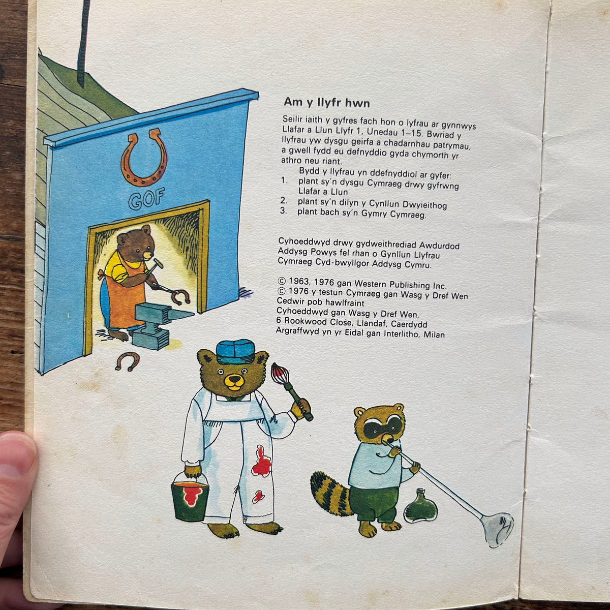 Yn y Gwaith - Scarry Geiriau Cymraeg - Richard Scarry (1976) (Preloved)
