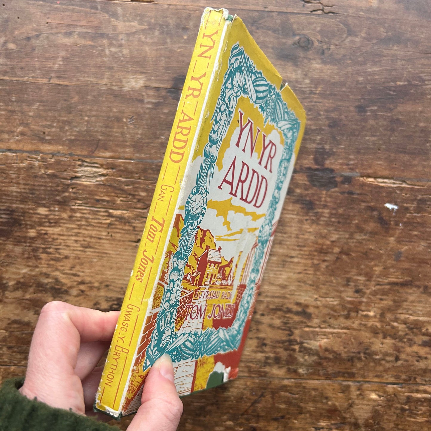 Yn Yr Ardd - Gardening - Tom Jones 1947 (Preloved)