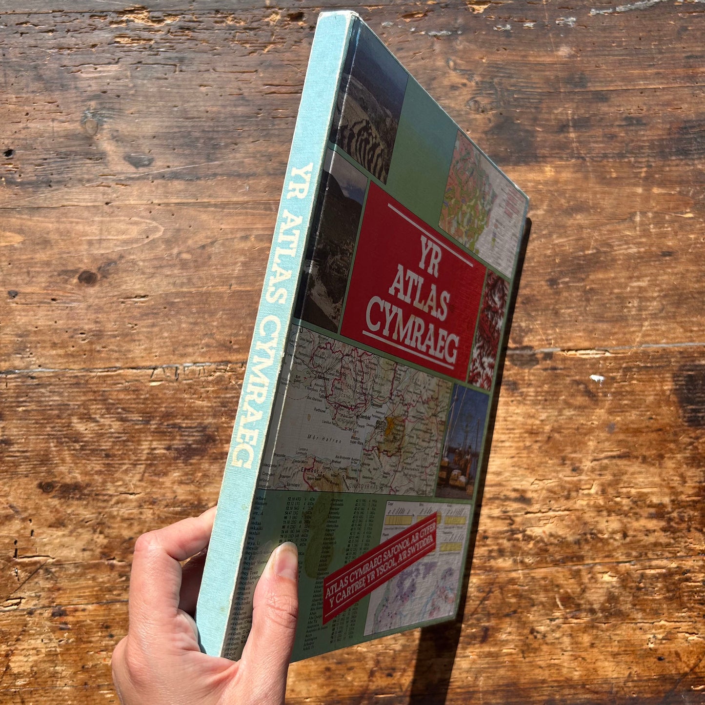 Yr Atlas Cymraeg - Welsh Atlas 1987 (Preloved)