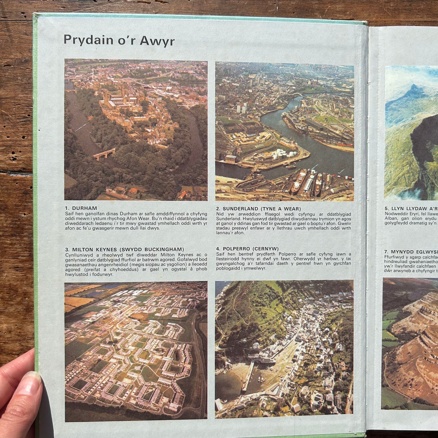 Yr Atlas Cymraeg - Welsh Atlas 1987 (Preloved)