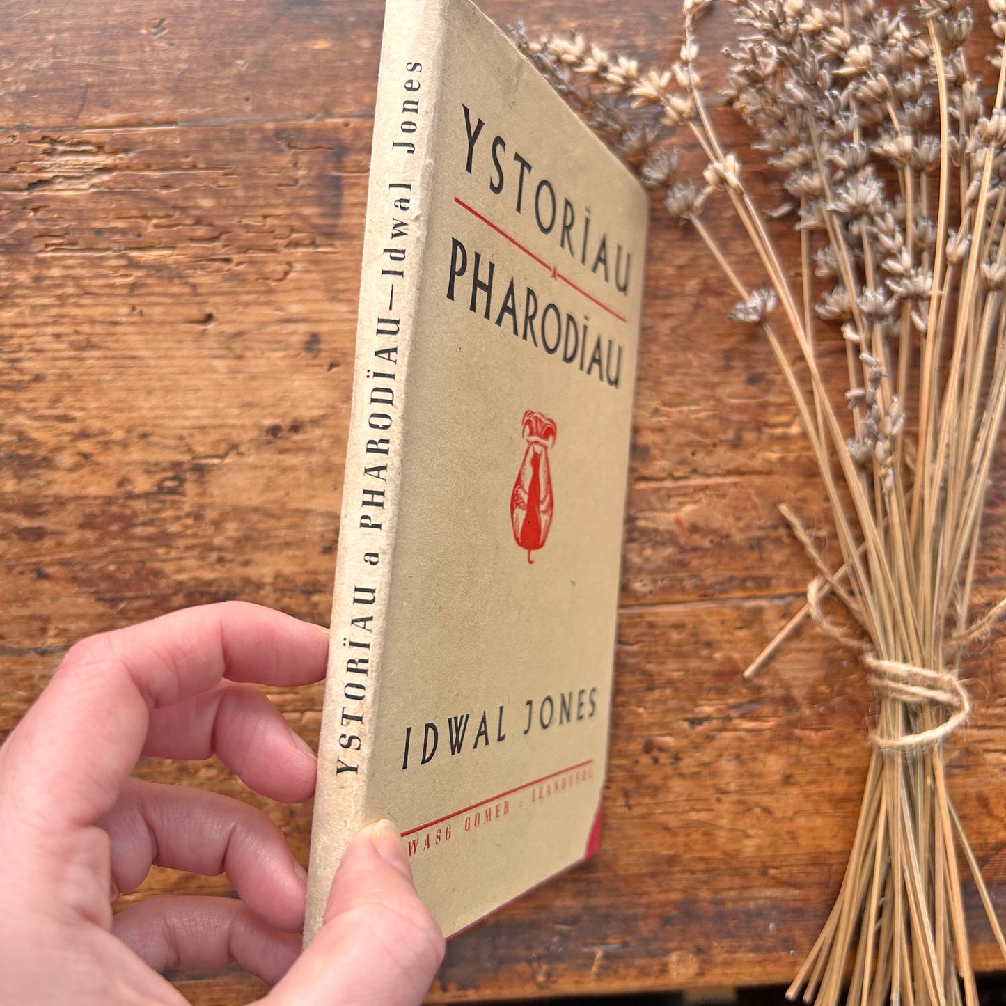 Ystoriau Pharodiau - Idwal Jones - 1944 (Preloved)