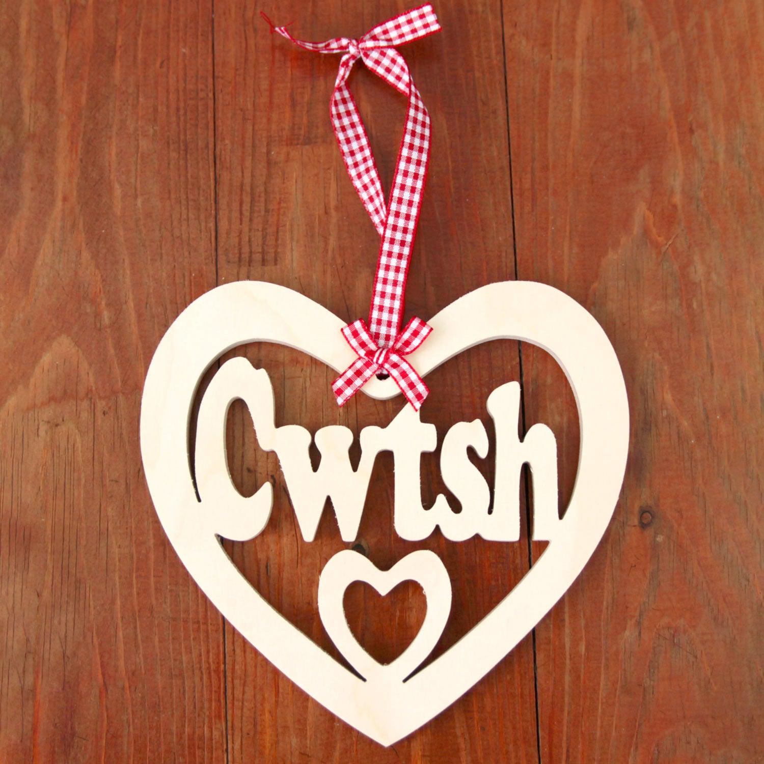Decoration - Cwtch / Cwtsh - Cuddle - Wooden