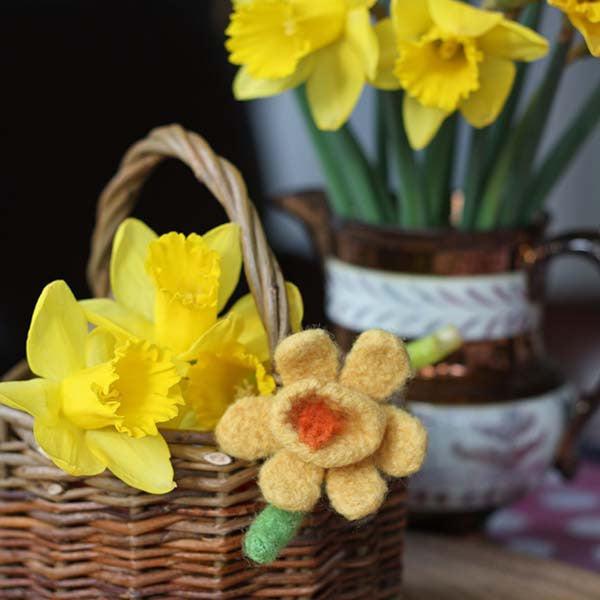 Badge / Brooch - Wool Daffodil
