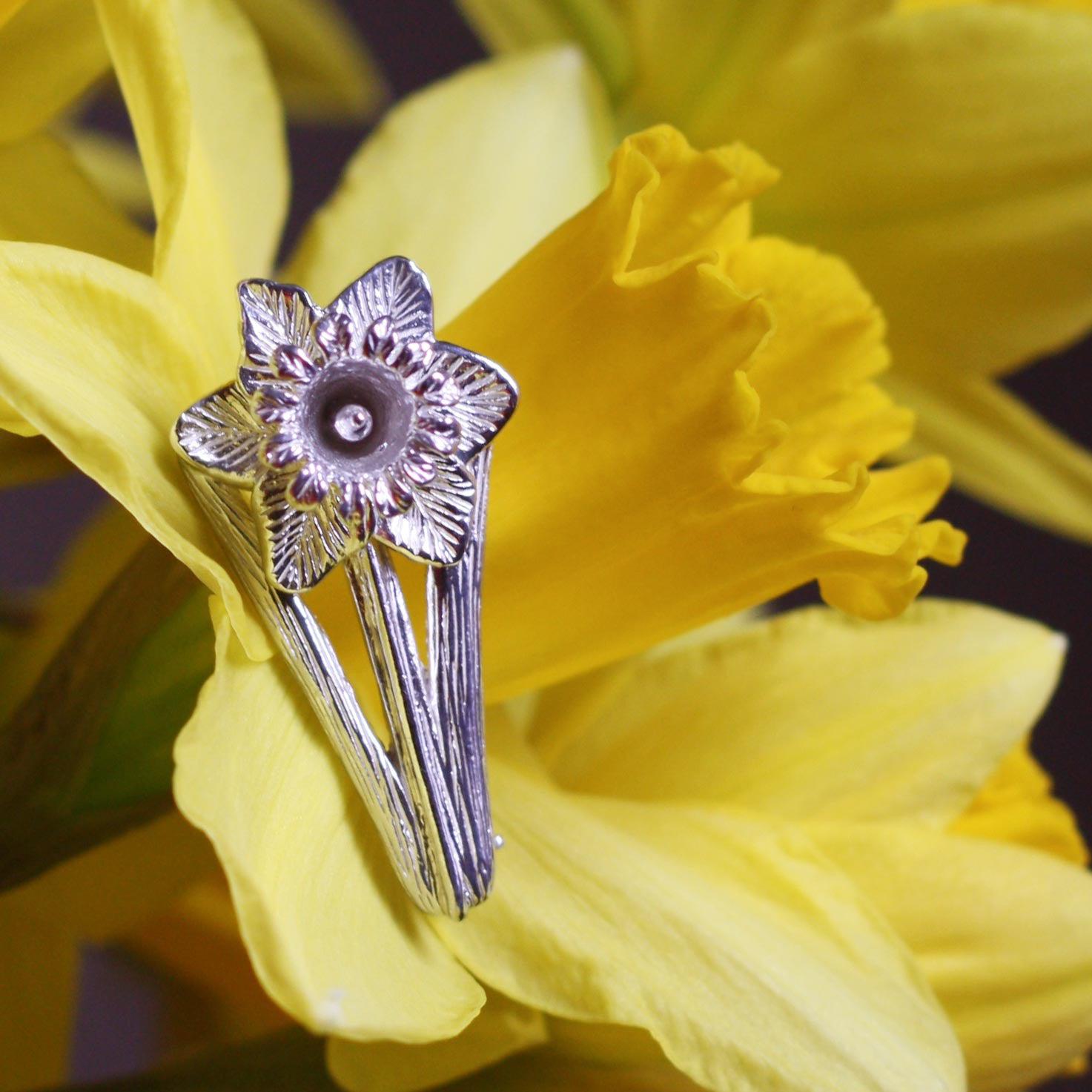 Pin / Brooch - Welsh Daffodil - Sterling Silver or Gold Plated